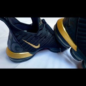 Lebron James 16 Men Nike Kicks Low Black Gold Shoe BQ5970 007 Basketball Size 10
